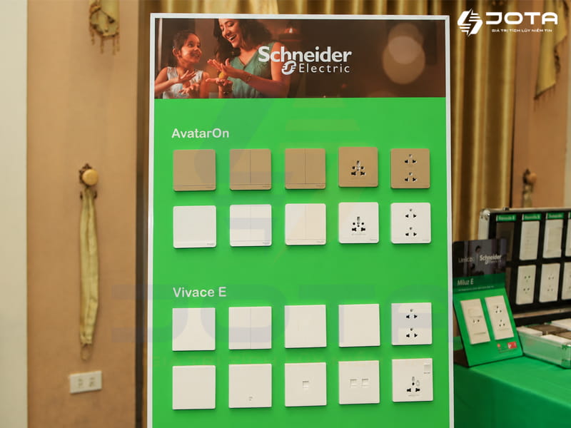 Mẫu công tắc ổ cắm vuông Schneider phổ biến hiện nay